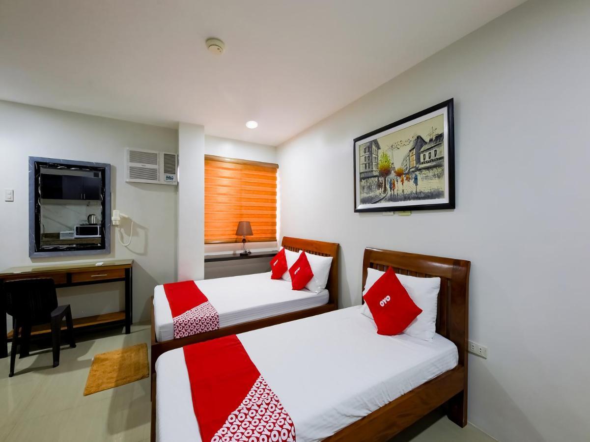Oyo 848 Dona Aurora Condotel Quezon City Exterior photo