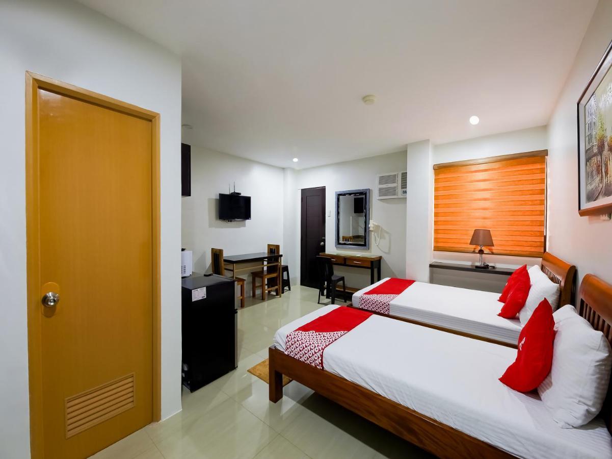 Oyo 848 Dona Aurora Condotel Quezon City Exterior photo