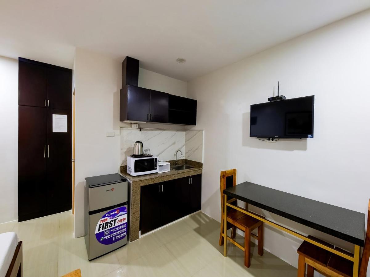 Oyo 848 Dona Aurora Condotel Quezon City Exterior photo