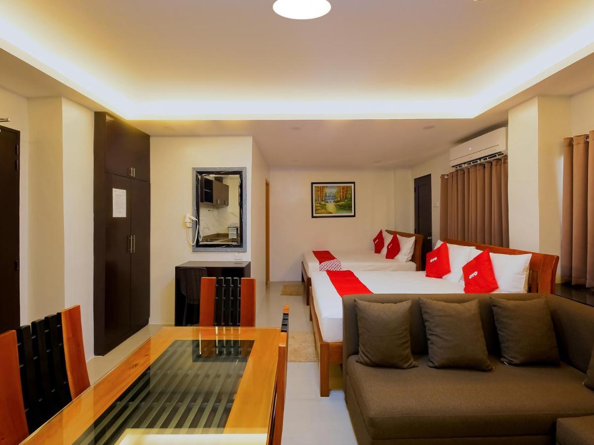 Oyo 848 Dona Aurora Condotel Quezon City Exterior photo