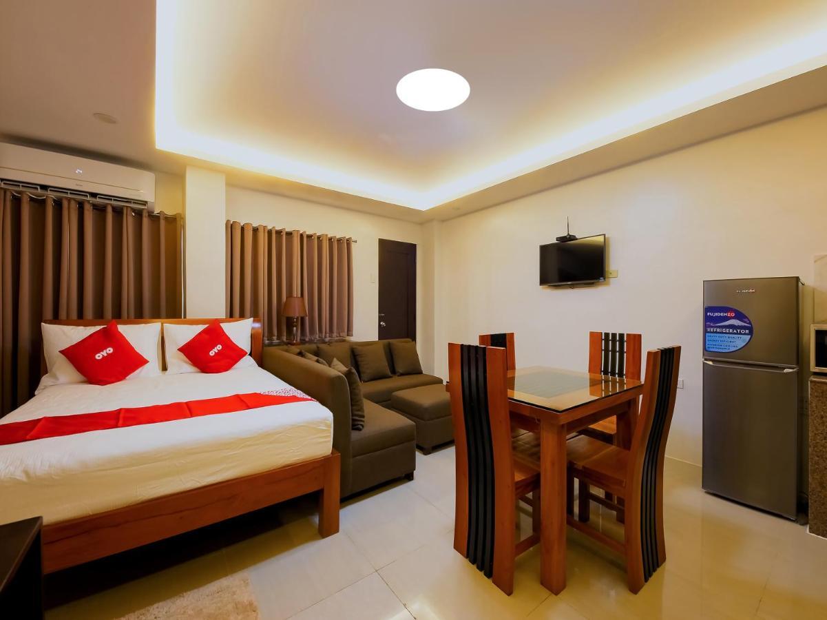 Oyo 848 Dona Aurora Condotel Quezon City Exterior photo