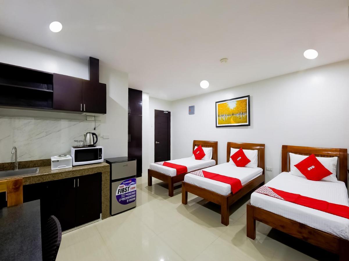Oyo 848 Dona Aurora Condotel Quezon City Exterior photo