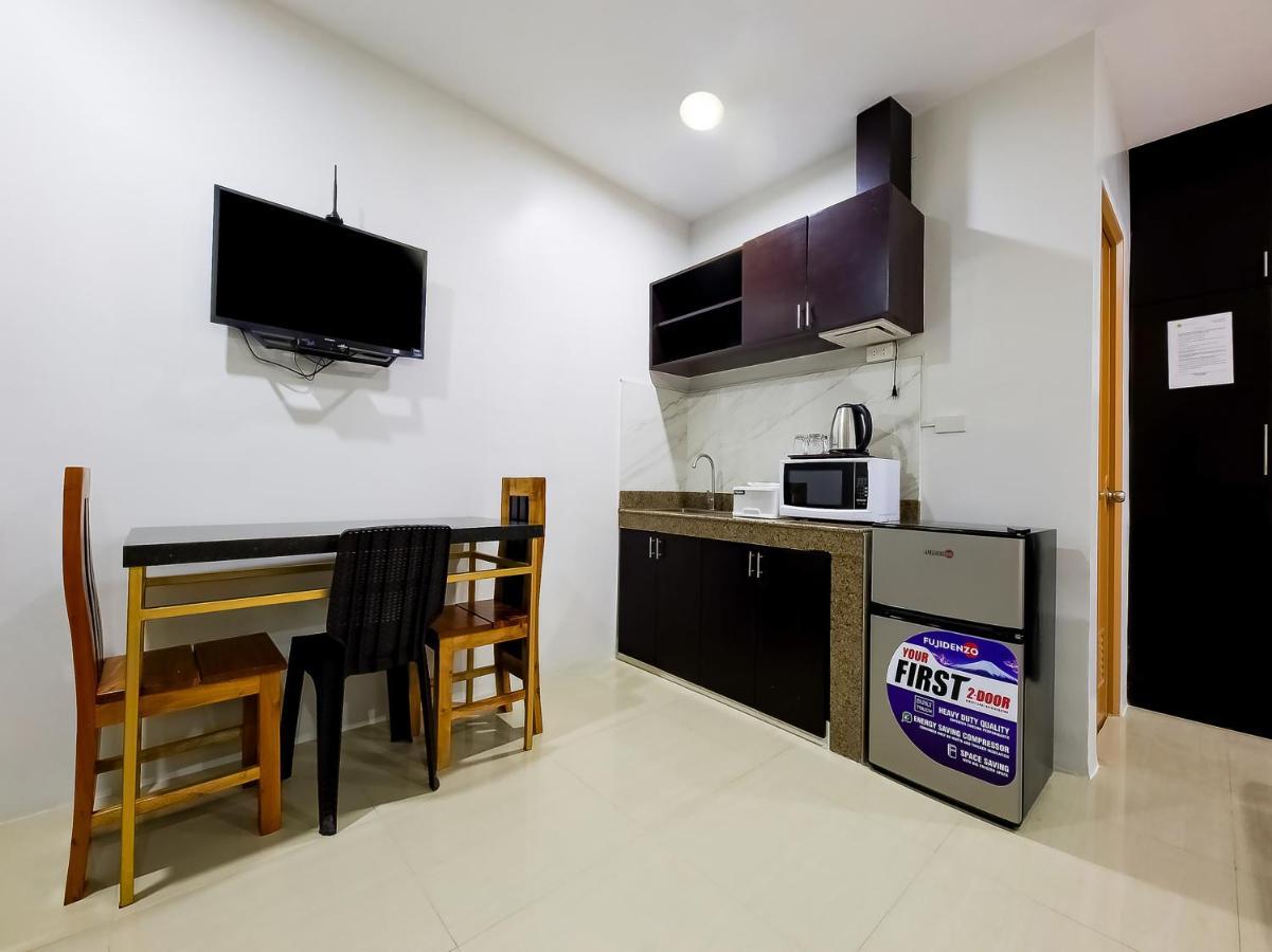 Oyo 848 Dona Aurora Condotel Quezon City Exterior photo