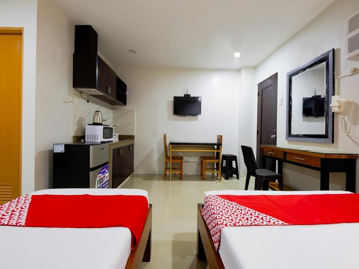 Oyo 848 Dona Aurora Condotel Quezon City Exterior photo