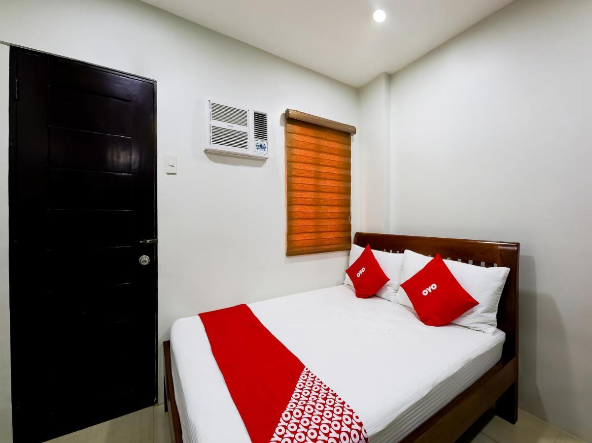 Oyo 848 Dona Aurora Condotel Quezon City Exterior photo