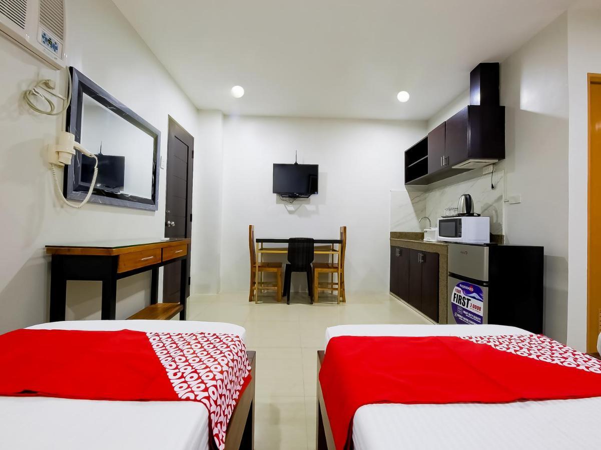 Oyo 848 Dona Aurora Condotel Quezon City Exterior photo