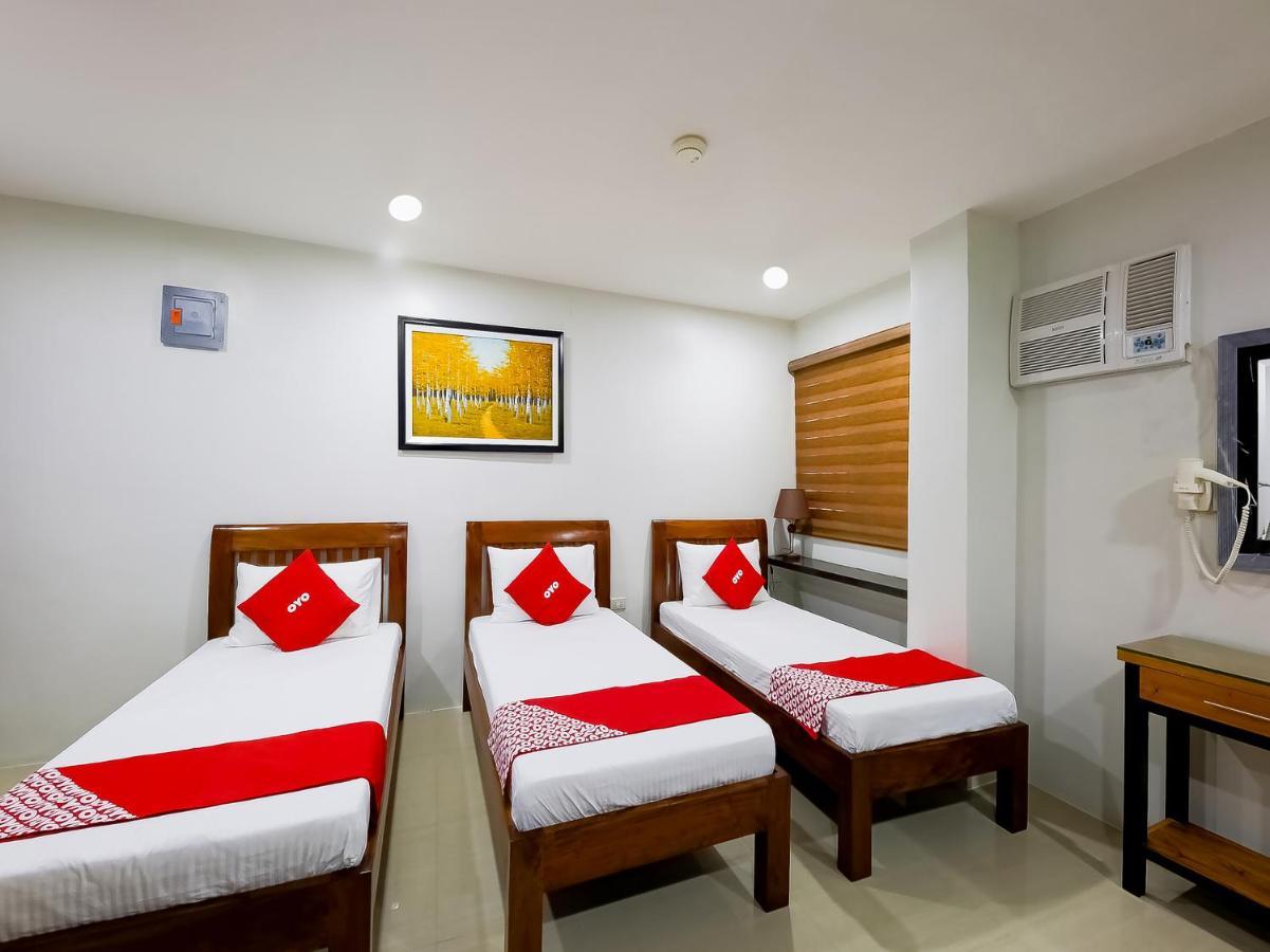 Oyo 848 Dona Aurora Condotel Quezon City Exterior photo