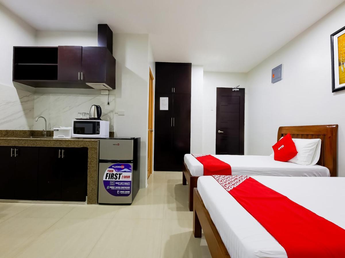 Oyo 848 Dona Aurora Condotel Quezon City Exterior photo