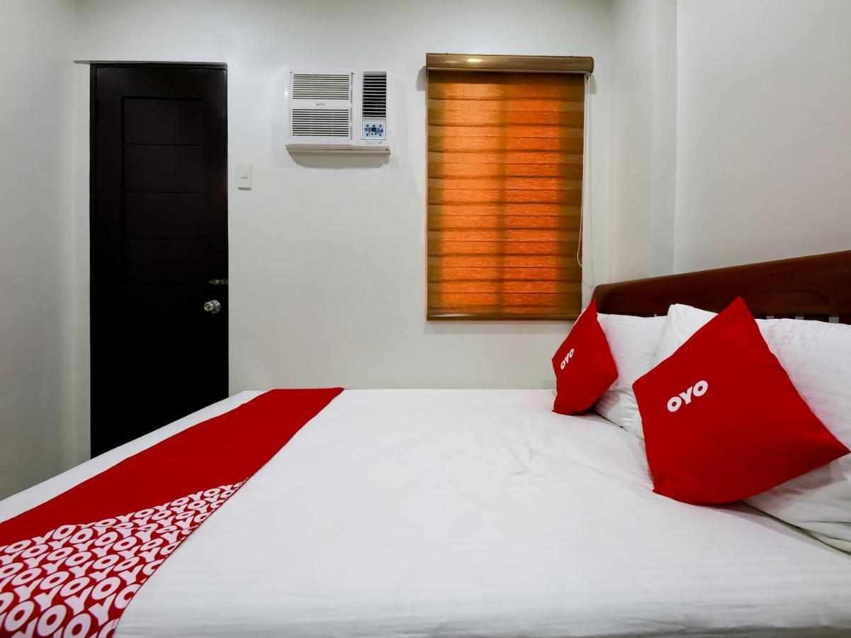 Oyo 848 Dona Aurora Condotel Quezon City Exterior photo