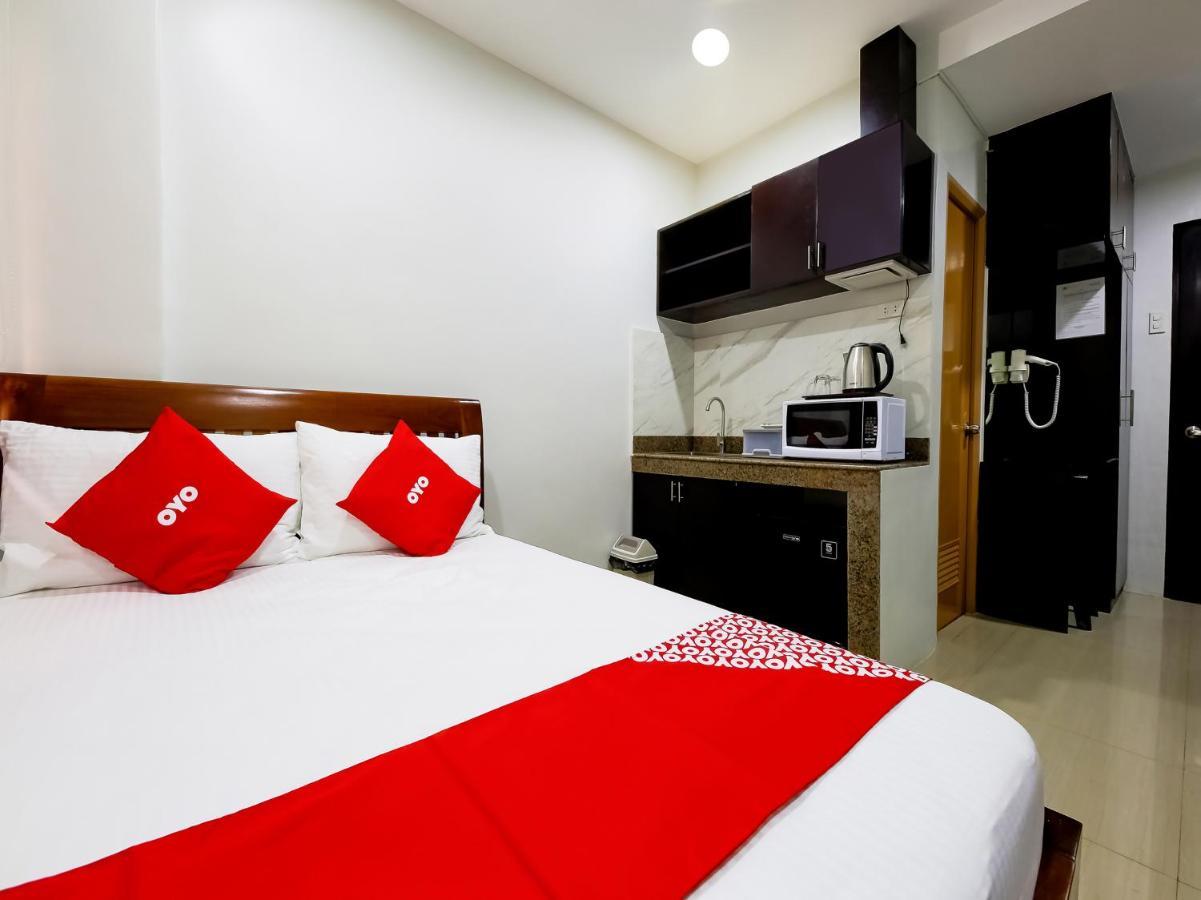 Oyo 848 Dona Aurora Condotel Quezon City Exterior photo